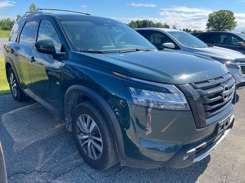 Used 2022 Nissan Pathfinder SL w/ SL Black Package AWD/4WD image 2