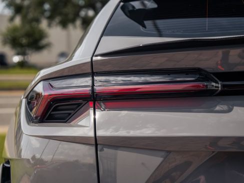 Used 2024 Lamborghini Urus Performante AWD/4WD image 12