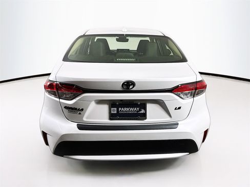 Used 2022 Toyota Corolla LE image 6