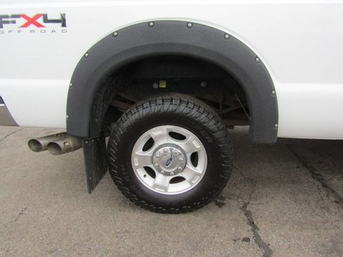 Used 2011 Ford F350 XLT w/ FX4 4X4 Off-Road Pkg image 9