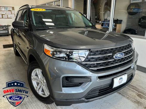 Used 2023 Ford Explorer XLT image 1