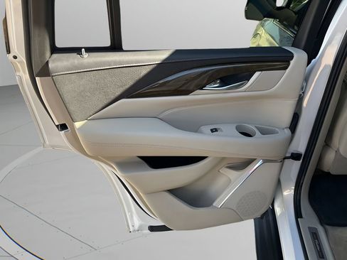 Used 2019 Cadillac Escalade Premium Luxury image 17