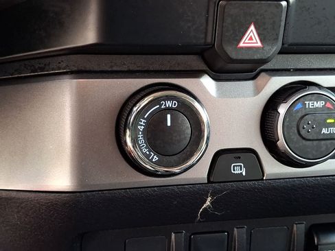 Certified 2021 Toyota Tacoma SR5 AWD/4WD image 25