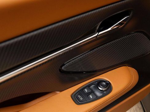 Used 2026 Aston Martin DB12 Convertible image 17