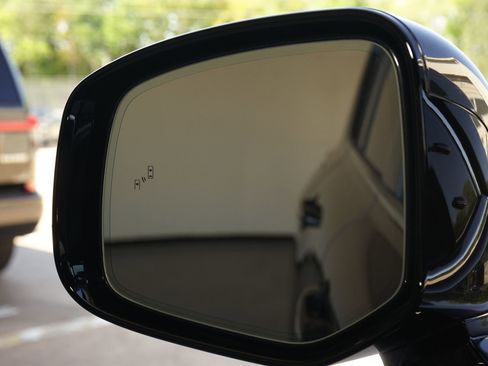 Used 2025 Lexus LX 600 4WD w/ Accessory Package (2T) image 27