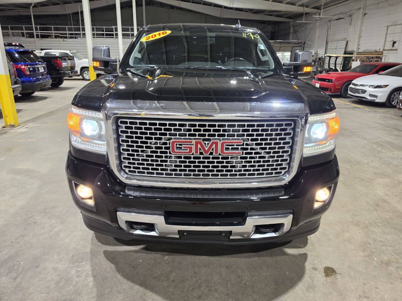 Used 2016 GMC Sierra 2500 Denali w/ Duramax Plus Package AWD/4WD image 23