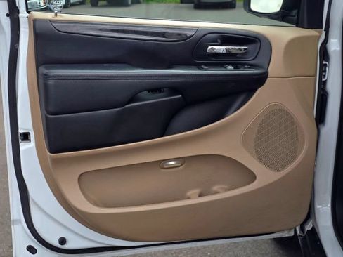 Used 2015 Dodge Grand Caravan American Value Package w/ UConnect Hands-Free Group FWD image 29