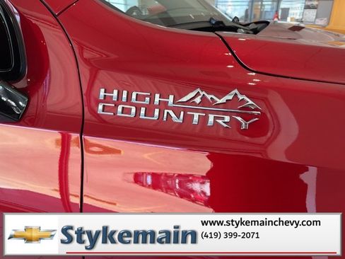 New 2026 Chevrolet Suburban High Country image 26