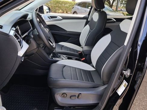 Certified 2025 Volkswagen Taos SEL image 12