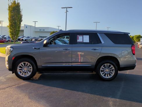 Used 2021 GMC Yukon SLT w/ SLT Premium Package AWD/4WD image 7