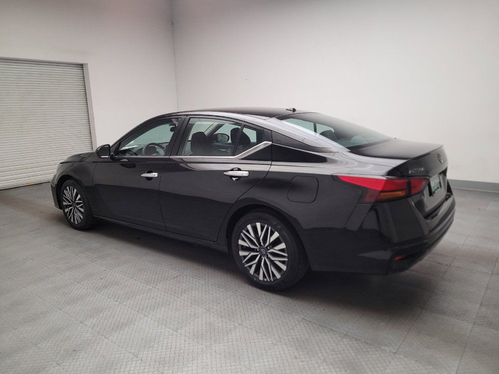 Used 2025 Nissan Altima 2.5 SV FWD image 3