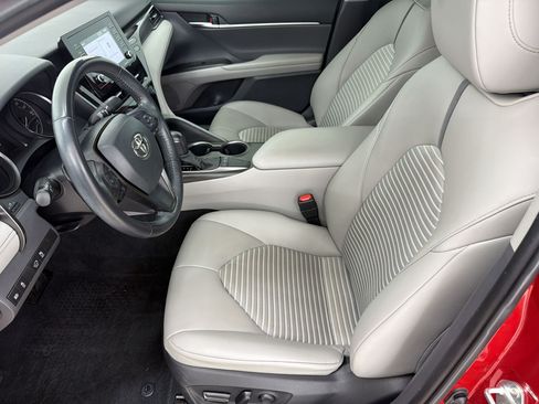 Used 2022 Toyota Camry SE FWD image 5