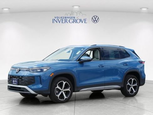 Certified 2025 Volkswagen Tiguan SE AWD/4WD image 3