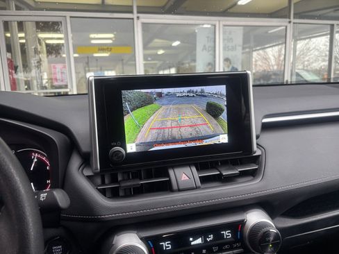 Used 2025 Toyota RAV4 XLE image 17