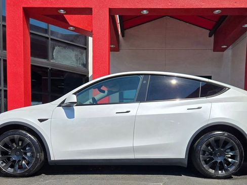 Used 2023 Tesla Model Y Long Range image 6