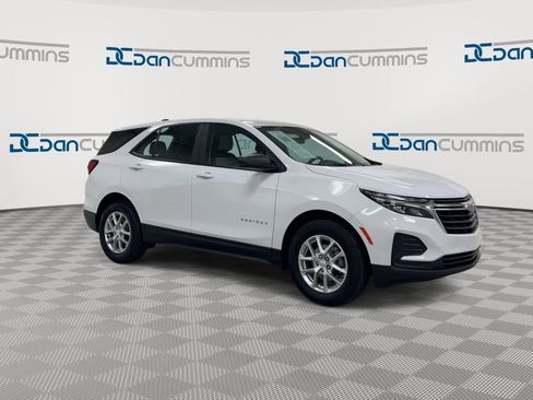 Used 2024 Chevrolet Equinox LS FWD image 2