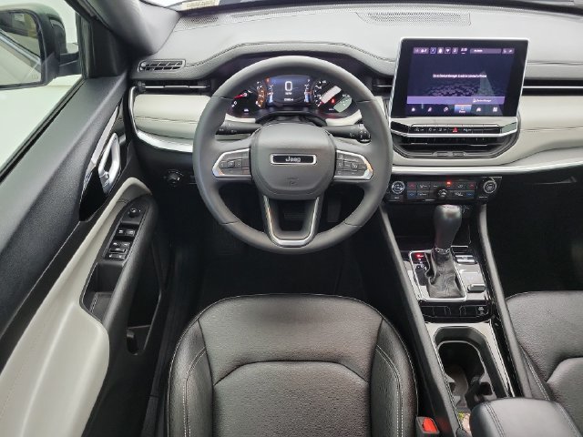 Used 2025 Jeep Compass Limited AWD/4WD image 16