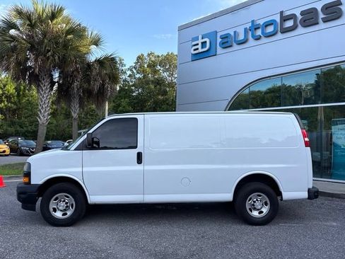 Used 2021 Chevrolet Express 2500 RWD image 2
