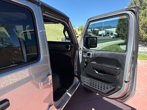 Used 2020 Jeep Gladiator Sport AWD/4WD image 27