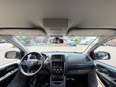 Used 2019 Dodge Grand Caravan SE w/ UConnect Hands-Free Group FWD image 27