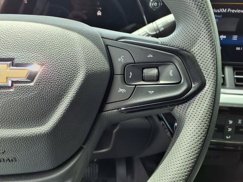 Used 2025 Chevrolet Trax LT FWD image 16