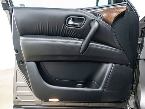 Used 2014 INFINITI QX80 4WD w/ Deluxe Touring Package image 26