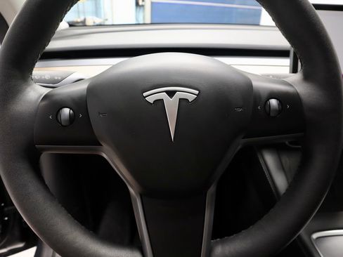 Used 2024 Tesla Model Y Long Range AWD/4WD image 31