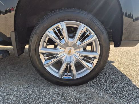 Used 2023 Chevrolet Silverado 1500 High Country w/ High Country Premium Package AWD/4WD image 9