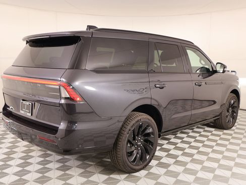 New 2025 Lincoln Navigator Reserve w/ Jet Appearance Package AWD/4WD image 23
