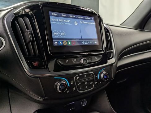 Used 2023 Chevrolet Traverse LT image 25