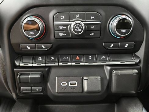 Used 2021 Chevrolet Silverado 1500 LT Trail Boss w/ Convenience Package II AWD/4WD image 9