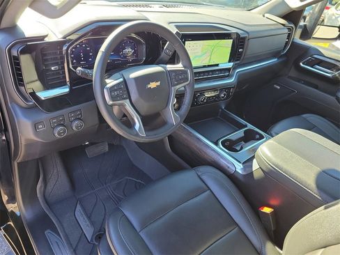 Certified 2025 Chevrolet Silverado 2500 LTZ w/ LTZ Convenience Package image 24