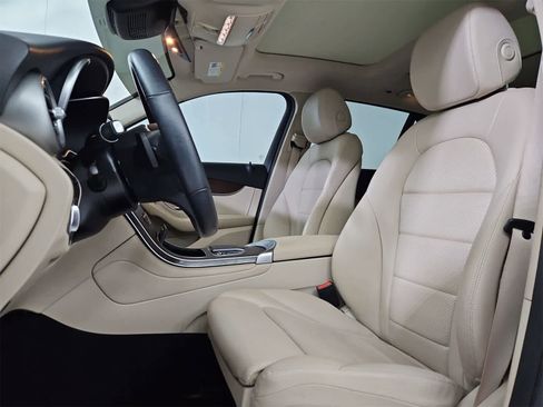 Used 2022 Mercedes-Benz GLC 300 4MATIC image 16