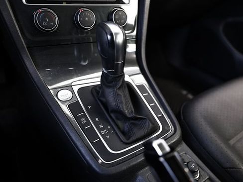Used 2019 Volkswagen Golf SE FWD image 37