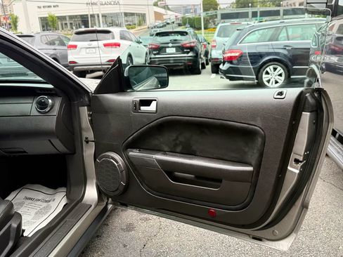Used 2008 Ford Mustang Convertible RWD image 32