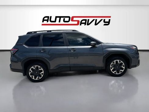 Used 2025 Subaru Forester Premium AWD/4WD image 8