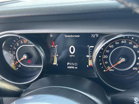 Used 2022 Jeep Wrangler Unlimited Sahara w/ Cold Weather Group AWD/4WD image 28