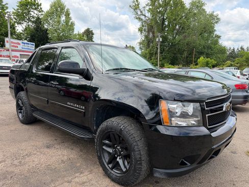Used 2011 Chevrolet Avalanche LT AWD/4WD image 3
