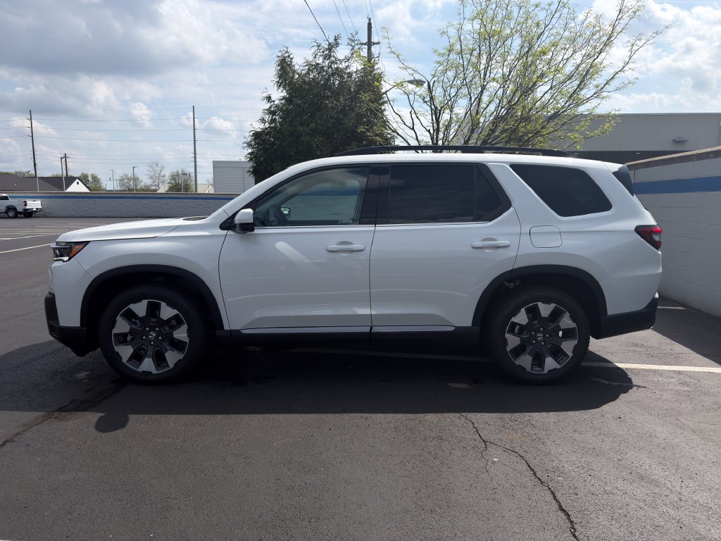 New 2026 Honda Pilot Touring image 2
