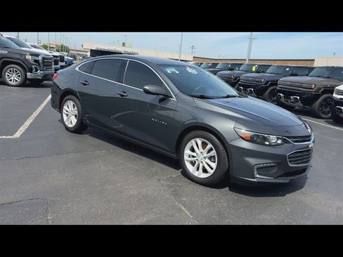 Certified 2018 Chevrolet Malibu LT FWD image 2