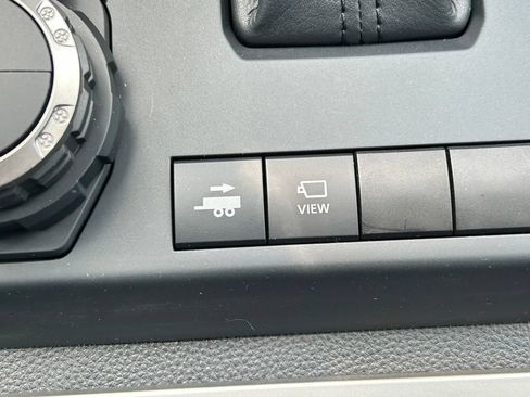 Used 2025 Toyota Tacoma Limited AWD/4WD image 30