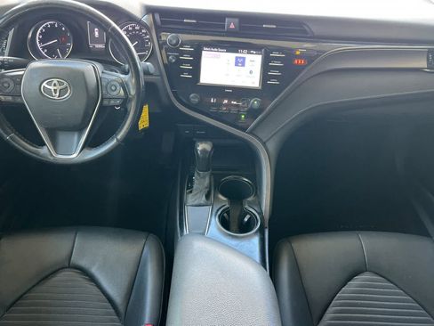 Used 2020 Toyota Camry SE w/ Carpet Mat Package FWD image 4