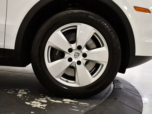 Used 2023 Porsche Cayenne image 18