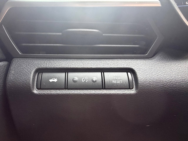 Used 2022 Nissan Altima 2.5 SR w/ Midnight Edition Package FWD image 14