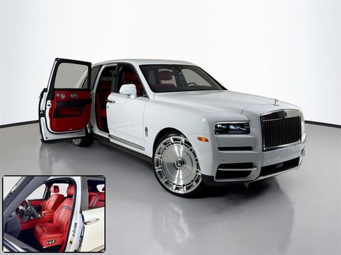 Used 2020 Rolls-Royce Cullinan image 2