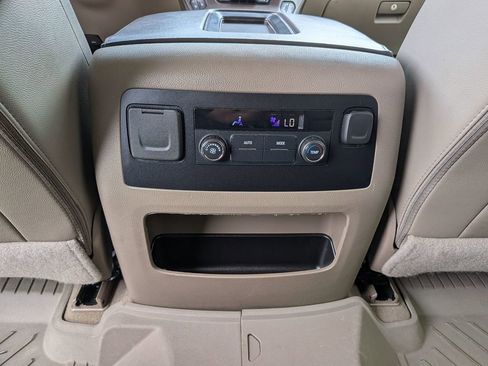 Used 2019 Chevrolet Suburban LT RWD image 34