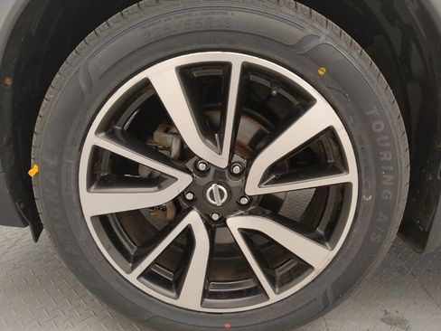 Used 2017 Nissan Rogue SL w/ SL Premium Package image 31