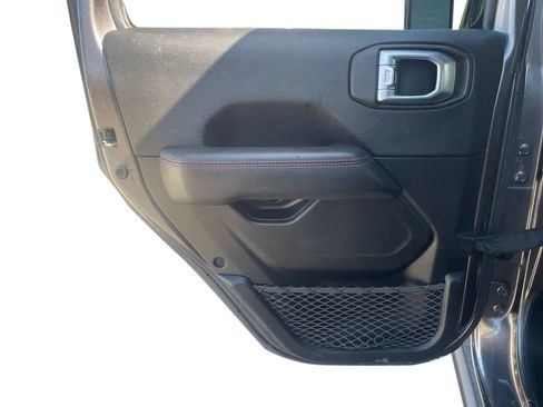 Used 2021 Jeep Wrangler Unlimited Rubicon w/ Cold Weather Group AWD/4WD image 19