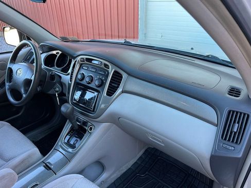 Used 2002 Toyota Highlander GREAT VALUE AWD image 15