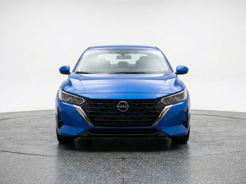 Used 2025 Nissan Sentra SV image 2